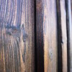 7 iemesli kāpēc izvēlēties dedzinātos apdares dēļus mājas fasādei